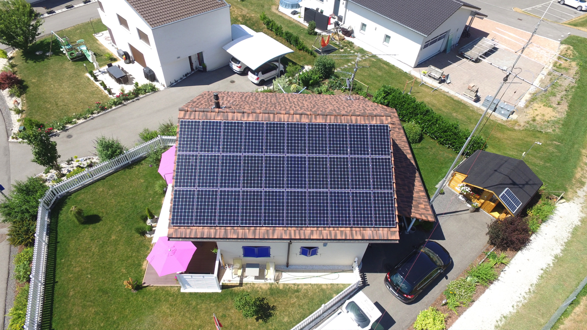 Centrale solaire de 8'100 Wc à 1623 Semsales
